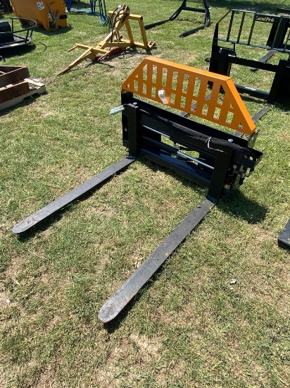 Wolverine 48" Quick Attach Hydraulic Pallet Forks