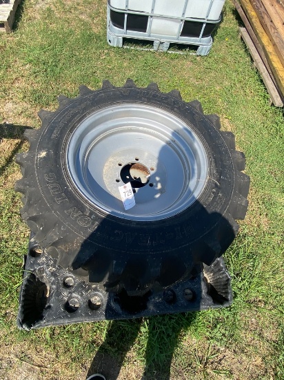 2-9.5x20 R1 Tractor Tires on Rims
