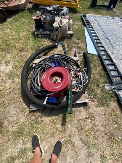 Pallet 8 new Hoses and reel Craft Hose Reel