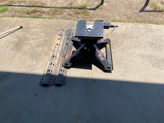 Demco 5ft. Wheel Hitch