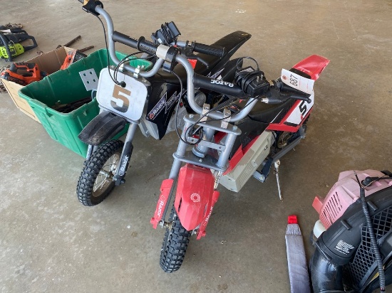 2 Razor Electric Dirt Bikes has charger needs batteries