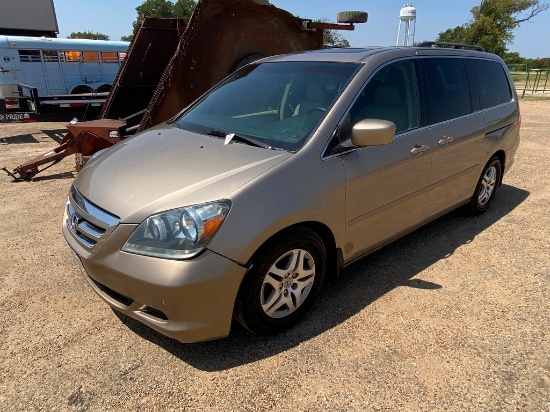 2007 Honda Odyssey Gold runs & drives Clean title