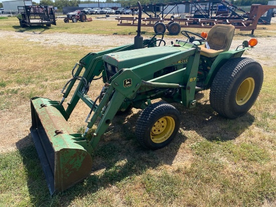 John Deere 750 4x4 Diesel tractor with John Deere 67 Front Attachment with bucket runs & operates