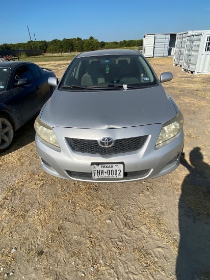 2008 Toyota corolla LE Silver Shows 239k miles runs & drives no title