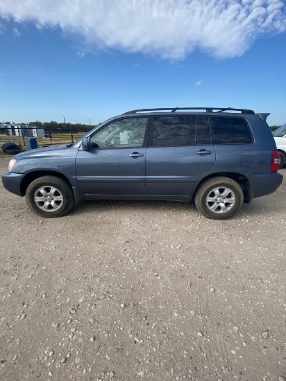 2002 Toyota Highlander V6 4x4 208K cold AC runs & Drives Clean title