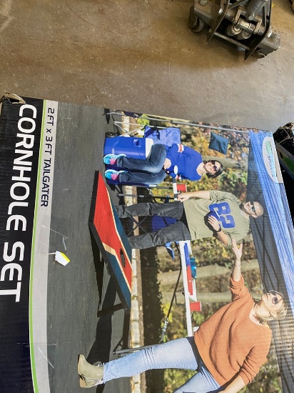 2ftx3ft. Tailgate corn hole set