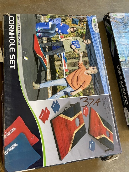 2ftx3ft. Tailgate corn hole set