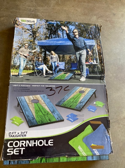 2ftx3ft. Tailgate corn hole set