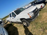 2007 Chevy 2500 HD White crew Cab Gas 2WD shows 359K Cranks & drives clean title