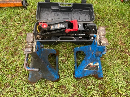 Jack & 2 Jack Stands