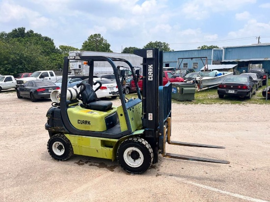 Clark Forklift Rns and operates has 3250 hrs 4850 lbs