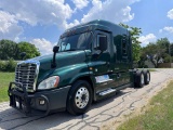 2015 Freightliner Columbia Detroit DD15 10 speed runs and drives clean title 895k miles