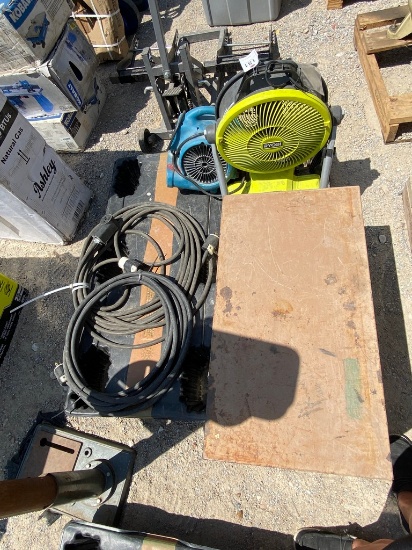Knaack Job Box with large Chain