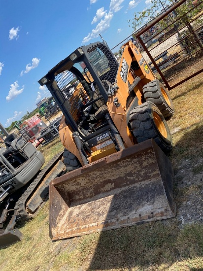 2015 Case SR220 700 Hrs,foam filled tires hand control nice machine