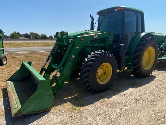 2016 John Deere 6125M 4WD Diesel Tractor Close Cab AC & Heat 2760 hrs. runs & Operates like New