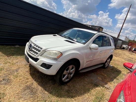 2010 Mercedes MI 350 SUV White Shows 169K Miles,leather,sun roof,cold ac runs and drives, clean titl