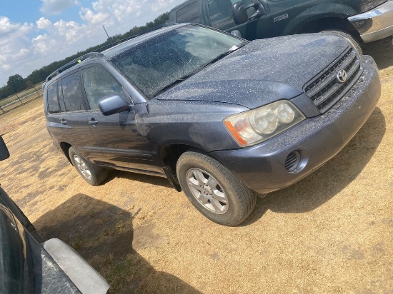 2002 Toyota Highlander V6 4x4 208K Cold AC runs & drives Clean title