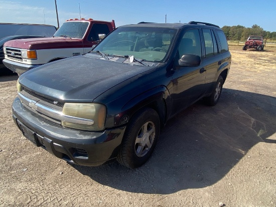 2003 Chevrolet Trailblazer black shows 211k runs & drives clean title