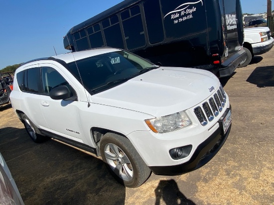 2011 Jeep compass Shows 98K miles runs & drives cold ac clean title