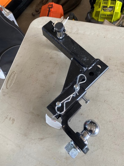 Drop hitches with lock