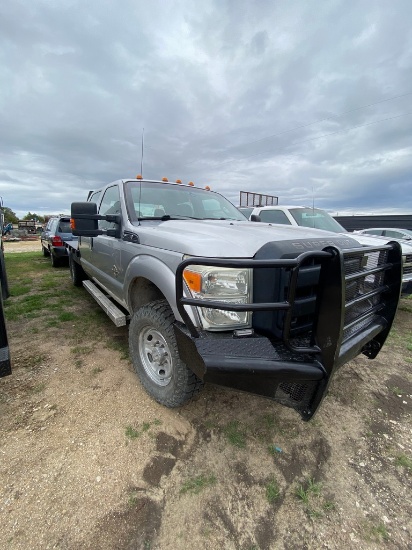 2011 Ford F250 4x4 6.7 L Flatbed with diesel tank cold ac runs & drives, clean title