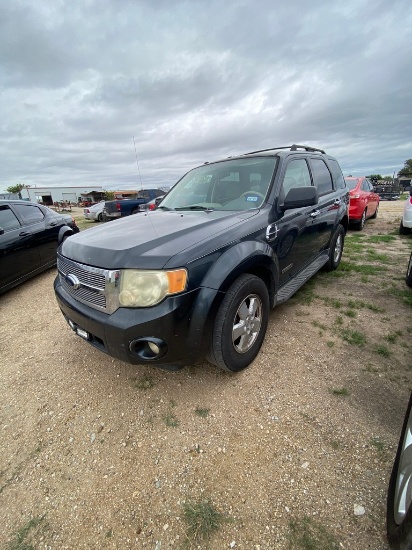 2008 Ford Escape shows 223K miles runs & drives cold ac clean title