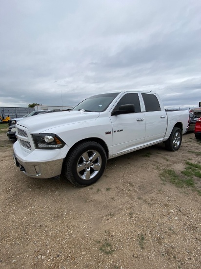 2015 Dodge Ram Crew Cab 5.7 Hemi 143K miles runs and drives clean title