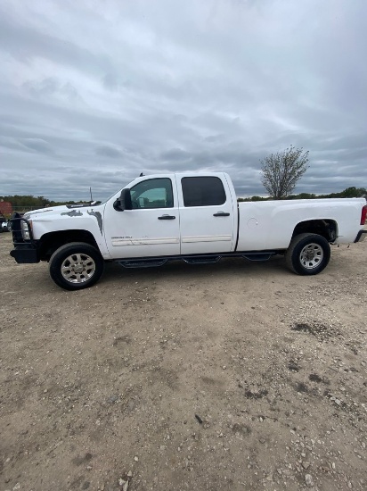 2011 Chevy Crew Cab 2WD runs & drives clean title