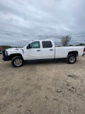 2011 Chevy Crew Cab 2WD runs & drives clean title