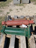 2 Small hydraulic Cylinders