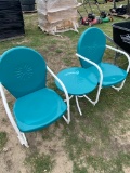 2 Metal Chairs with table