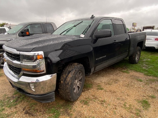 2017 Chevy 1500 Crew Cab Black 4WD shows 155K Runs & Drives clean title