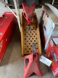 2 Jack studs & set of ramps