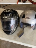 2 Helmets