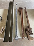 2 Pipe wrenches,3ft. Reatchet 1