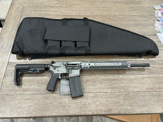 New black rain Ordanance Mult Cal. (.223/5.56) AR 15 Includes soft case and 4 Magazines