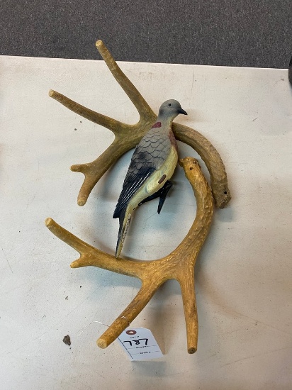 Antlers & Dird Deco