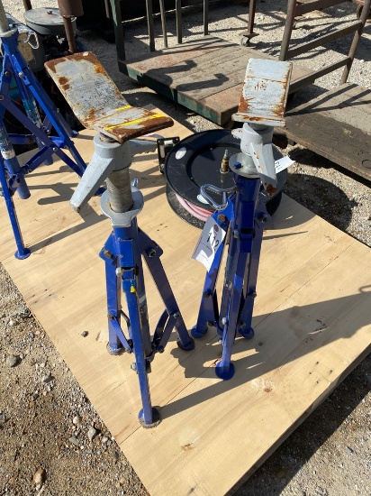 2 Pipe Stands
