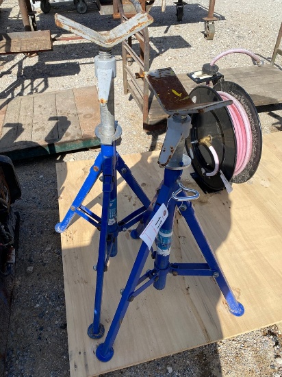 2 pipe stands