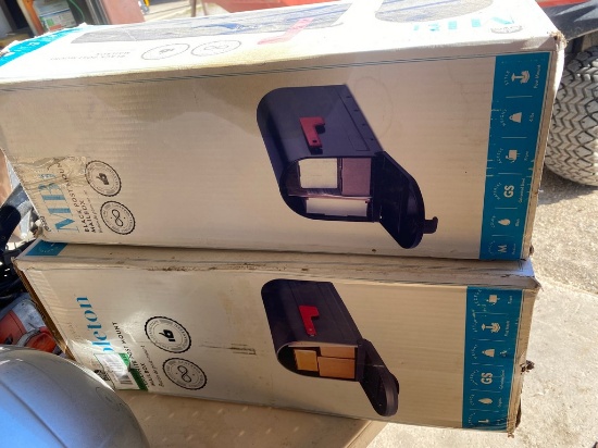 2 Mail Boxes