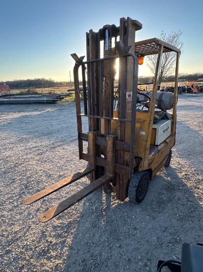 Toyota Forklift runs & operates