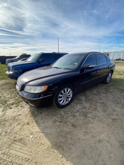 2007 Hyundai Azera 4 door 180K runs & drives clean title