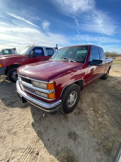 1997 Chevy 1500 Ext Cab Shows 154K runs & drives clean title