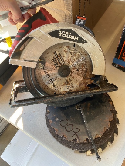 Skill saw with blades