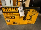 New Dewalt 18 Ga Brad Nailer kit battery & charger