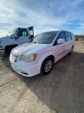 2014 Chrysler town & country mini van shows 175K runs &drives clean title vin#6736