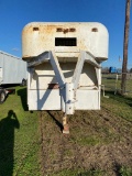 16ft. Gooseneck dual axle Horse trailer no title has registration papers