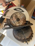 Skill saw with blades