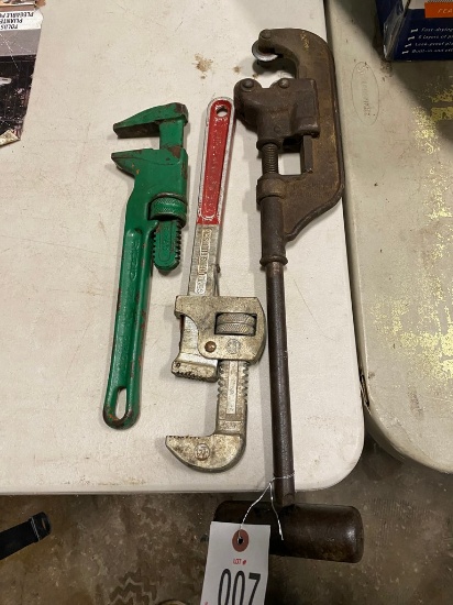 2 Pipe Wrenches & pipe cutter