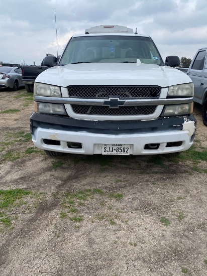 2004 Chevy Avalanche 4x4 162,201 miles showing, runs & drives clean title
